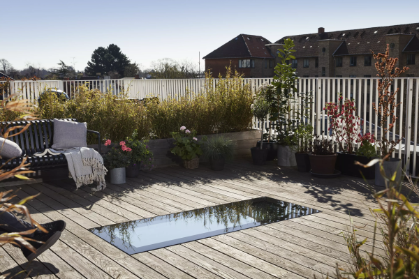 terrazza con pavimento in legno